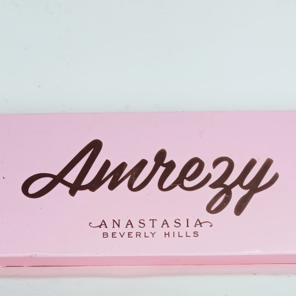 Amrezy eyeshadow palette by anastasia - Picture 3 of 4